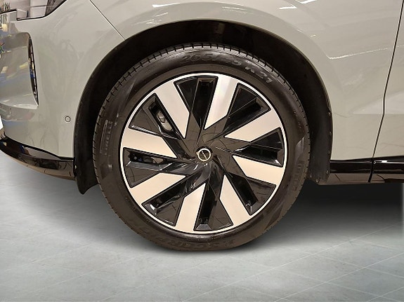 Volvo EX90 9 of 16