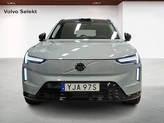 Volvo EX90 8 of 16