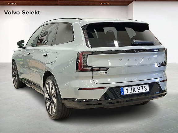 Volvo EX90 2 of 16