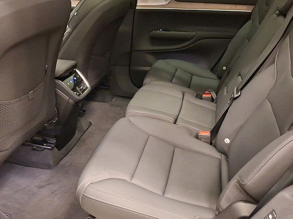 Volvo EX90 6 of 16
