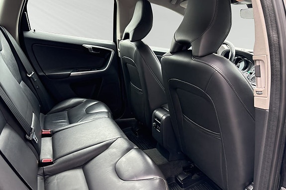 Volvo XC60 11 of 26