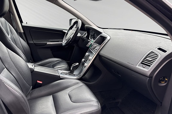 Volvo XC60 10 of 26