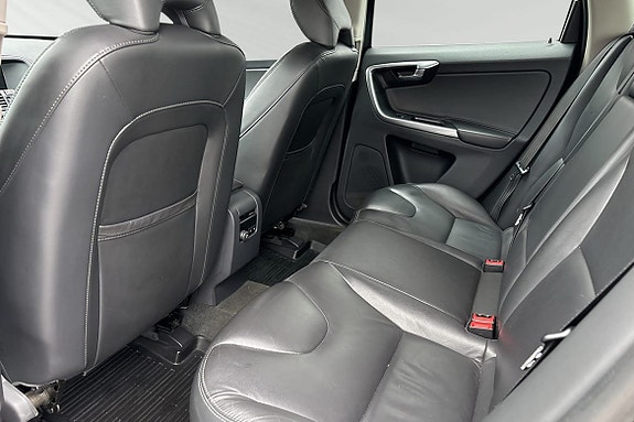 Volvo XC60 8 of 26