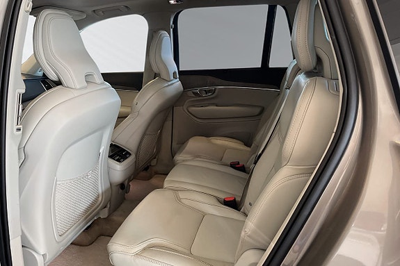 Volvo XC90 8 of 29