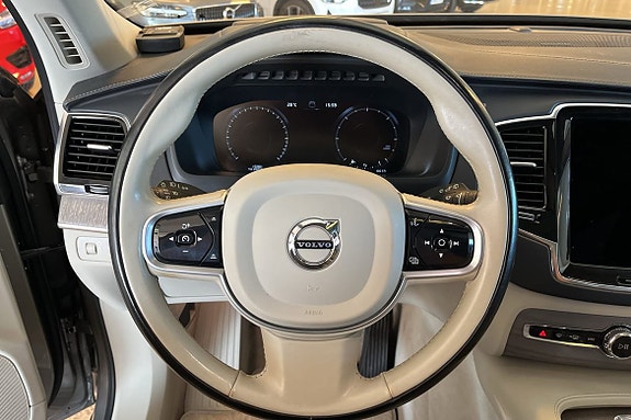 Volvo XC90 20 of 29