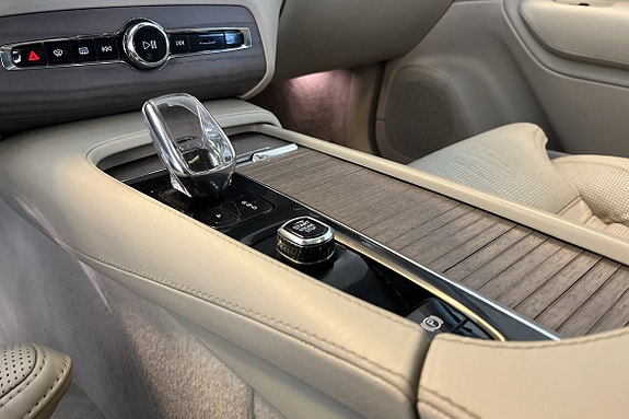 Volvo XC90 16 of 29