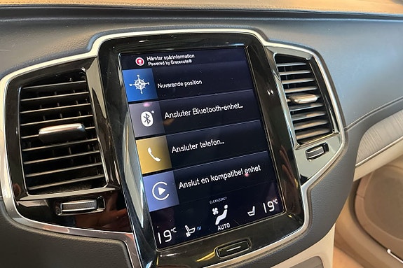 Volvo XC90 13 of 29