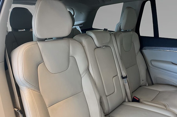 Volvo XC90 11 of 29