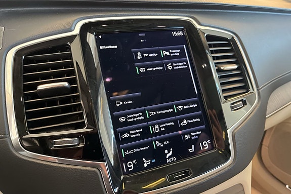 Volvo XC90 15 of 29
