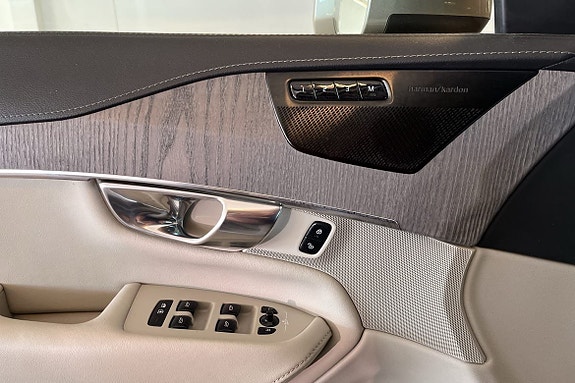 Volvo XC90 17 of 29