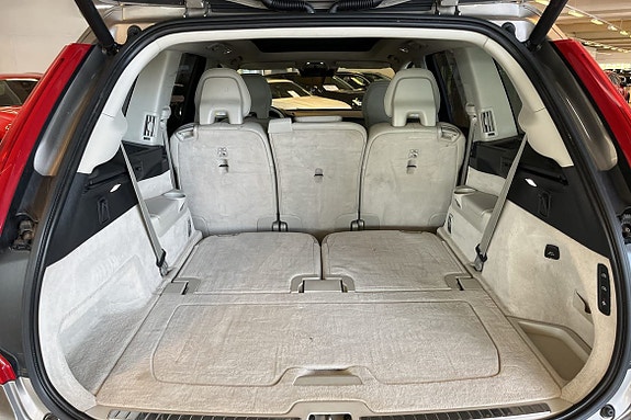 Volvo XC90 24 of 29
