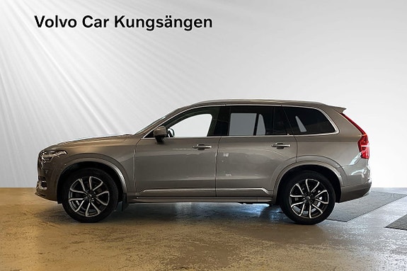 Volvo XC90 3 of 29