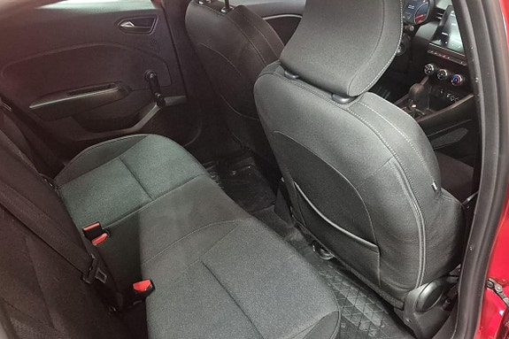 Renault Clio 15 of 21