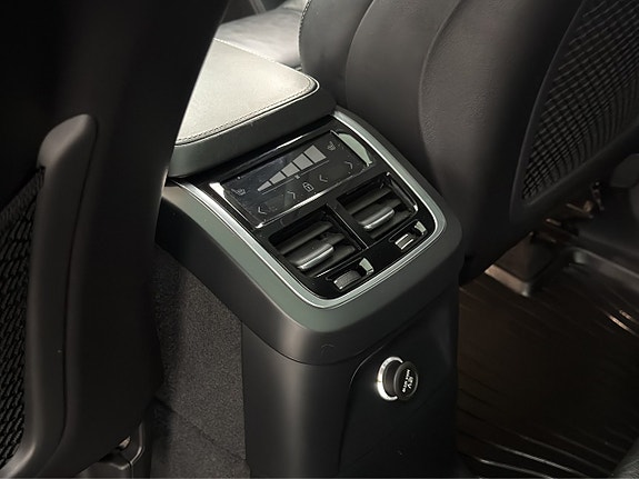 Volvo XC90 27 of 30