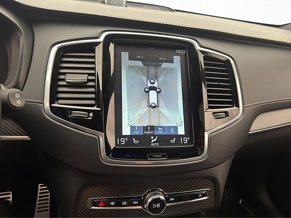 Volvo XC90 15 of 30
