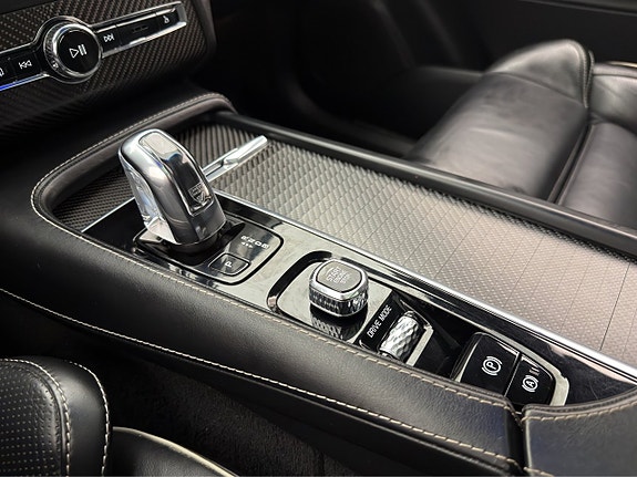 Volvo XC90 18 of 30