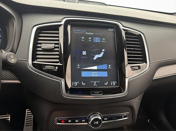 Volvo XC90 14 of 30