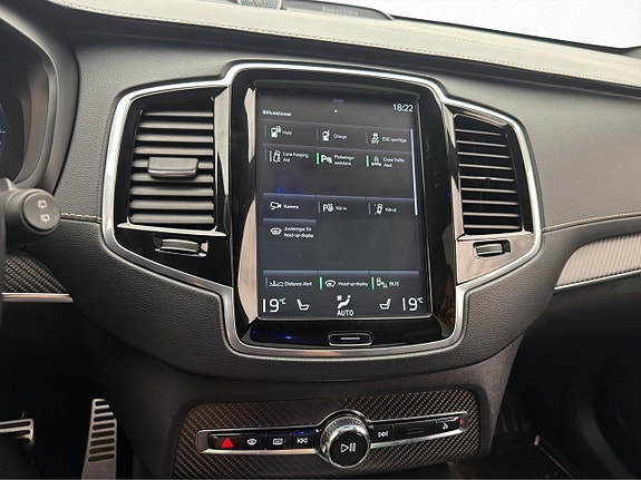 Volvo XC90 16 of 30