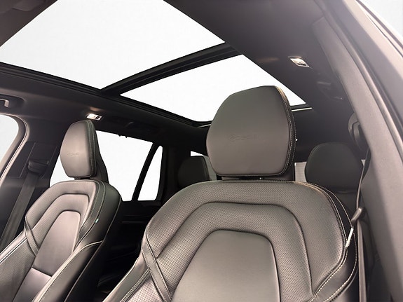 Volvo XC90 22 of 30