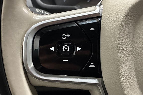 Volvo XC90 24 of 30