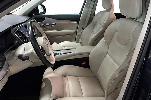 Volvo XC90 13 of 30