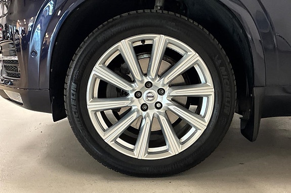 Volvo XC90 11 of 30