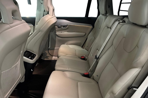 Volvo XC90 14 of 30