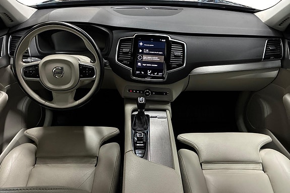 Volvo XC90 12 of 30