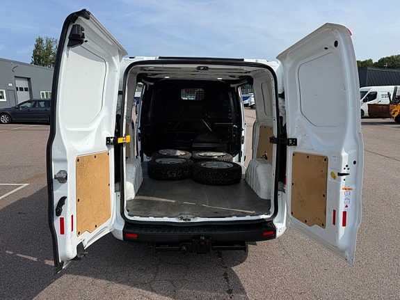 Ford Transit Custom 8 of 15