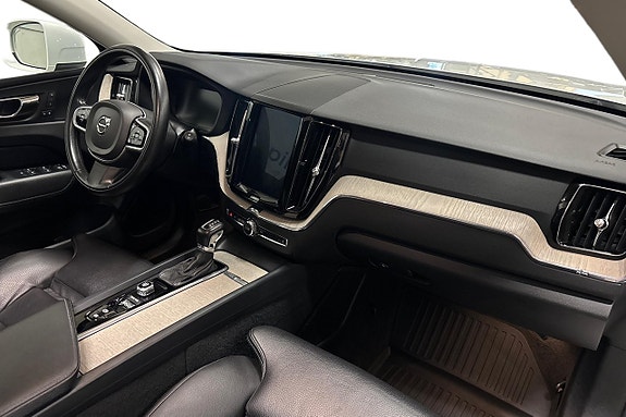 Volvo XC60 15 of 30