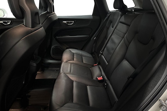 Volvo XC60 14 of 30