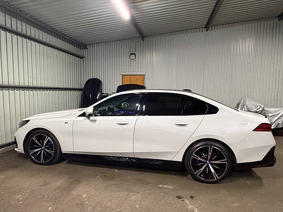 BMW i5 17 of 30