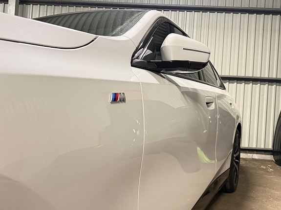 BMW i5 7 of 30