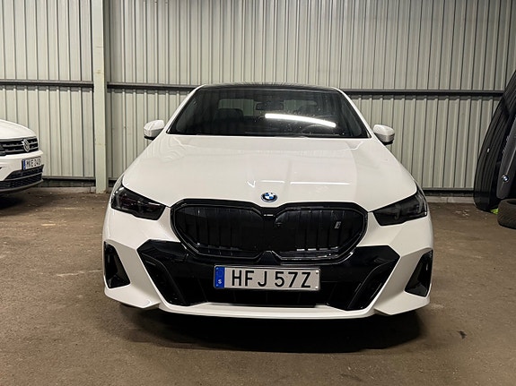 BMW i5 8 of 30