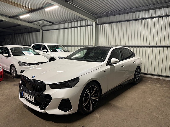 BMW i5 9 of 30