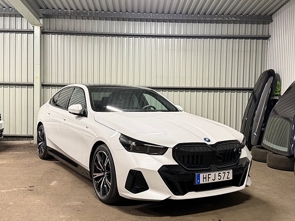 BMW i5 3 of 30