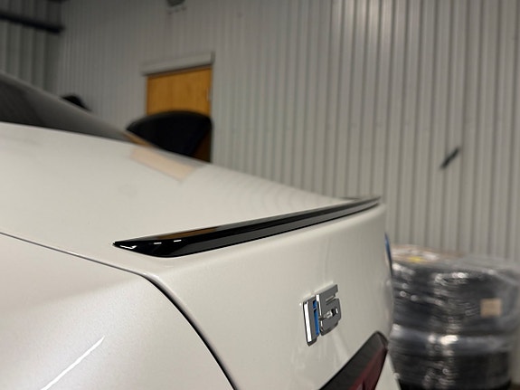 BMW i5 11 of 30