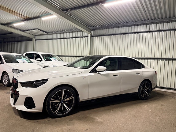 BMW i5 4 of 30