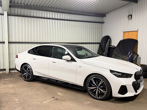 BMW i5 2 of 30