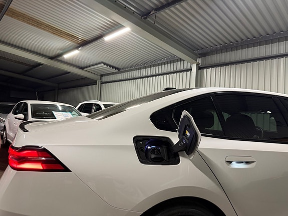 BMW i5 14 of 30