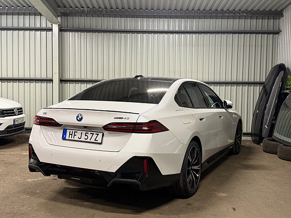 BMW i5 12 of 30