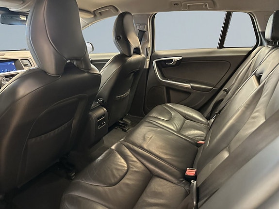 Volvo V60 13 of 22