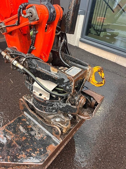 Kubota U27-4 6 of 12