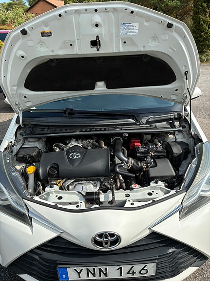 Toyota Yaris 7 of 7