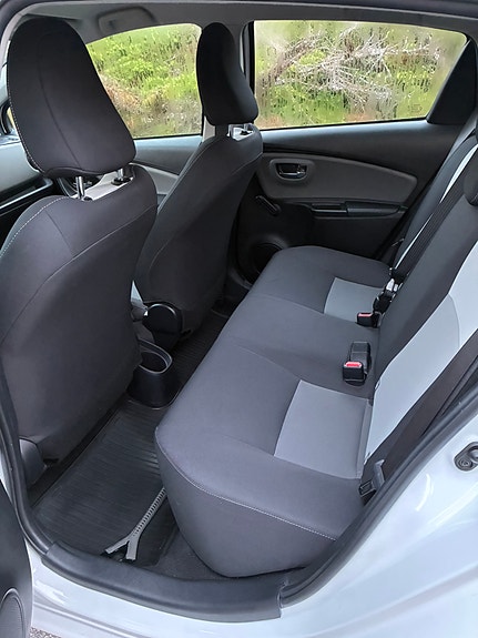 Toyota Yaris 4 of 7
