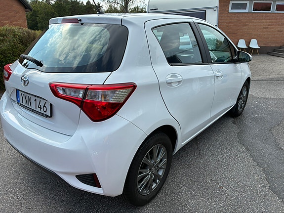 Toyota Yaris 6 of 7