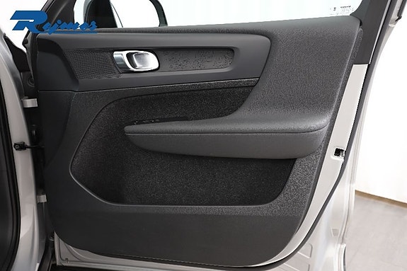 Volvo XC40 7 of 24
