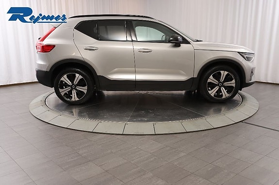 Volvo XC40 3 of 24
