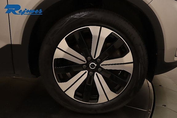 Volvo XC40 14 of 24