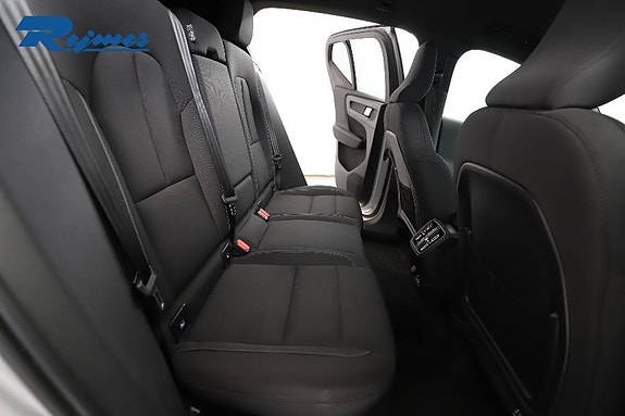 Volvo XC40 10 of 24